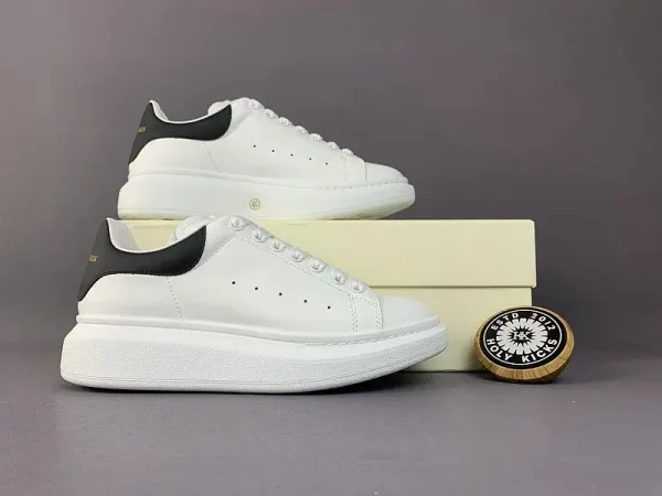 Alexander McQueen Oversized Sneakers White with Black Croc-Embossed Heel Tab Sneakers - 6