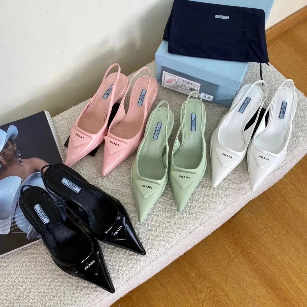 Prada Sandals 2021 Spring/Summer New Fashion Collection Golden Edition Prada Cat Heel Sandals P Home Half Bag Square Head Women's Triangle Logo Back Empty One Word Strap Sandals Retro Leather High Heels Women's Thick Heels Prada/Prada Women's New Triangle Logo Pointed Kitten Heel Half Headed Sandals Prada Prada Back Empty