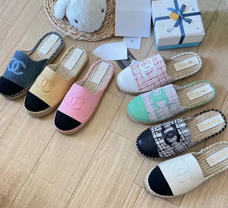 Chanel slides