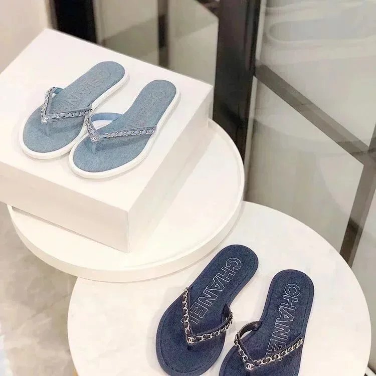 Chanel slides