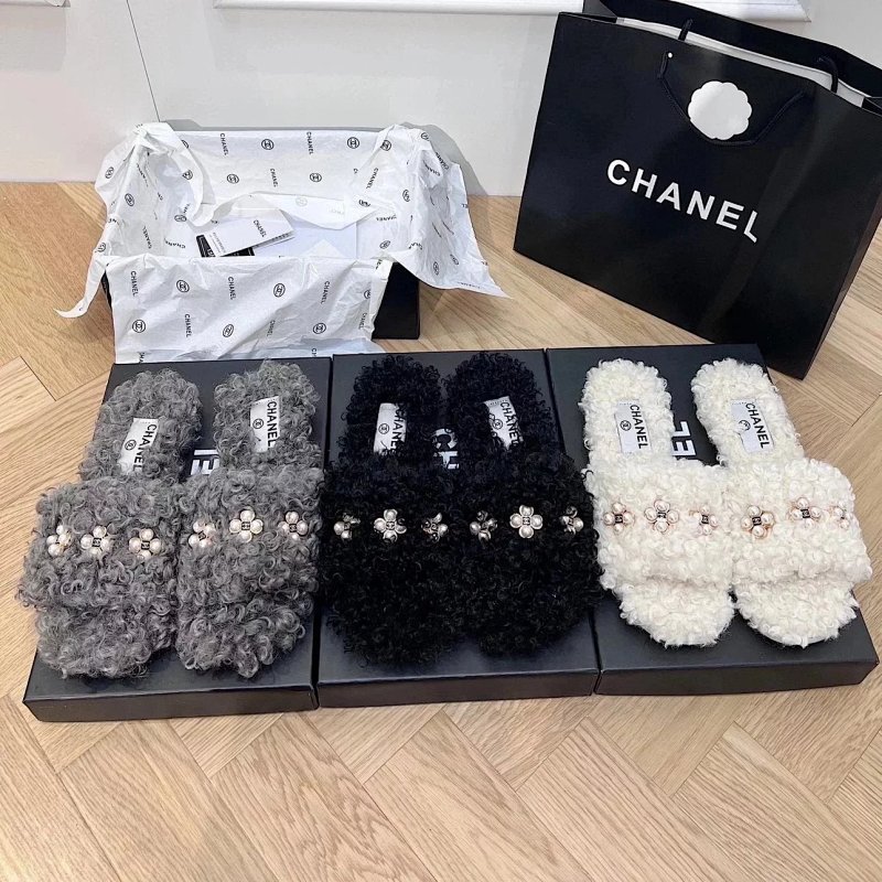 Chanel slides