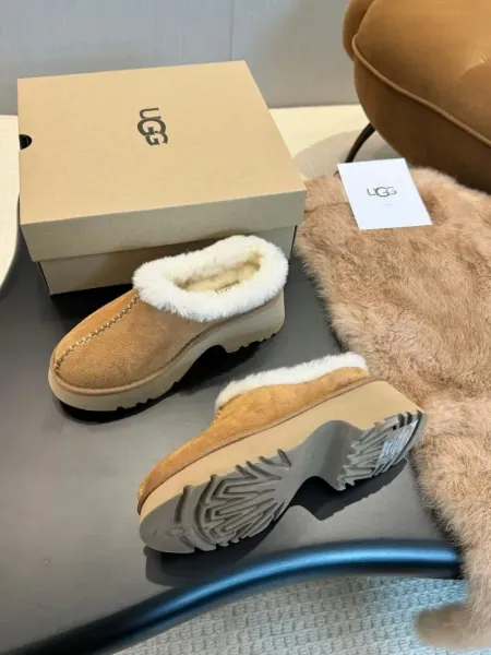 UGG Fluff Platform Slipper Beige Suede Shearling-Lined Casual Shoes - 1