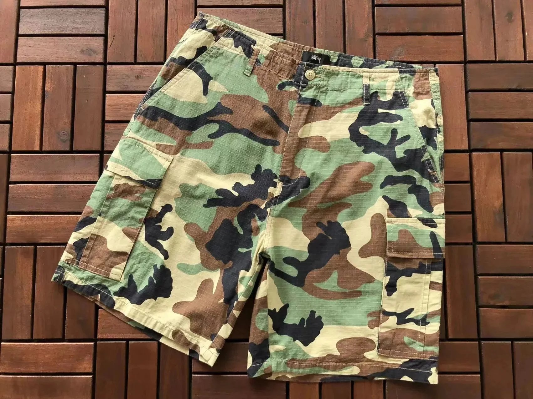 Stüssy Shorts Graphic and camouflage image 6