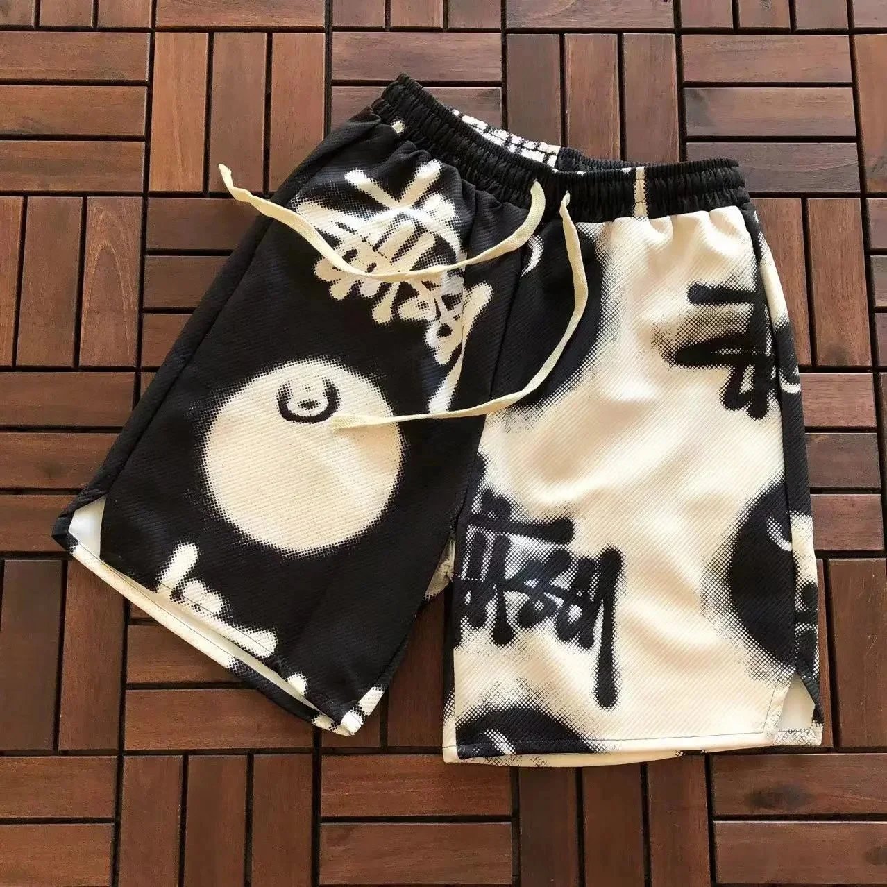 Stüssy Shorts Graphic and camouflage image 3