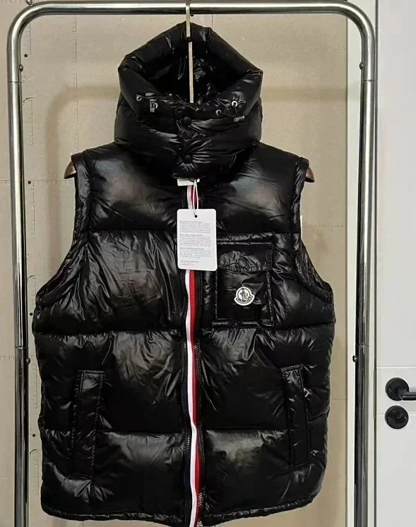 Moncler Down Jackets Hooded quilted puffer product detail image 9
