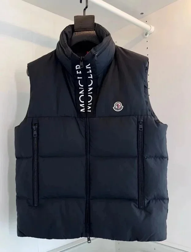 Moncler Down Jackets Hooded quilted puffer product detail image 5