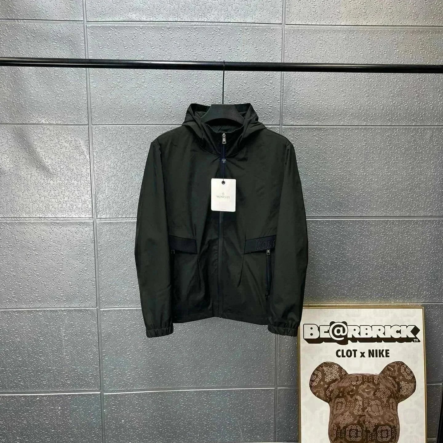 Moncler Jackets Hooded zip-front lightweight jacket with sleeve logo patch — 10