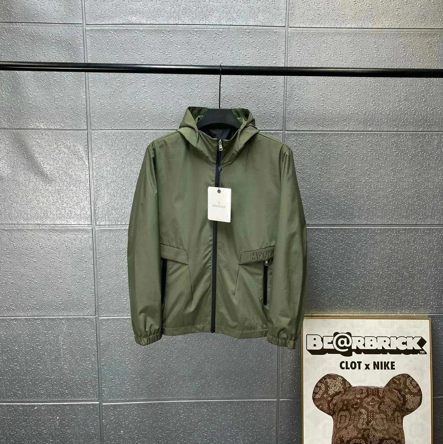 Moncler Jackets Hooded zip-front lightweight jacket with sleeve logo patch — 1