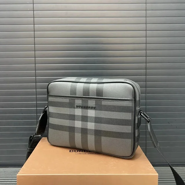 Burberry Crossbody Bags Check-pattern zip bag product detail image 5
