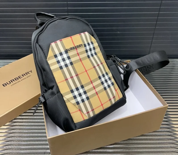 Burberry Crossbody Bags Check-pattern zip bag — Top Quality 20