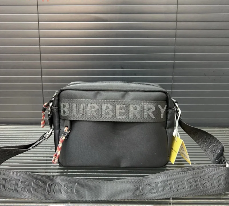 Burberry Crossbody Bags Check-pattern zip bag — Top Quality 3