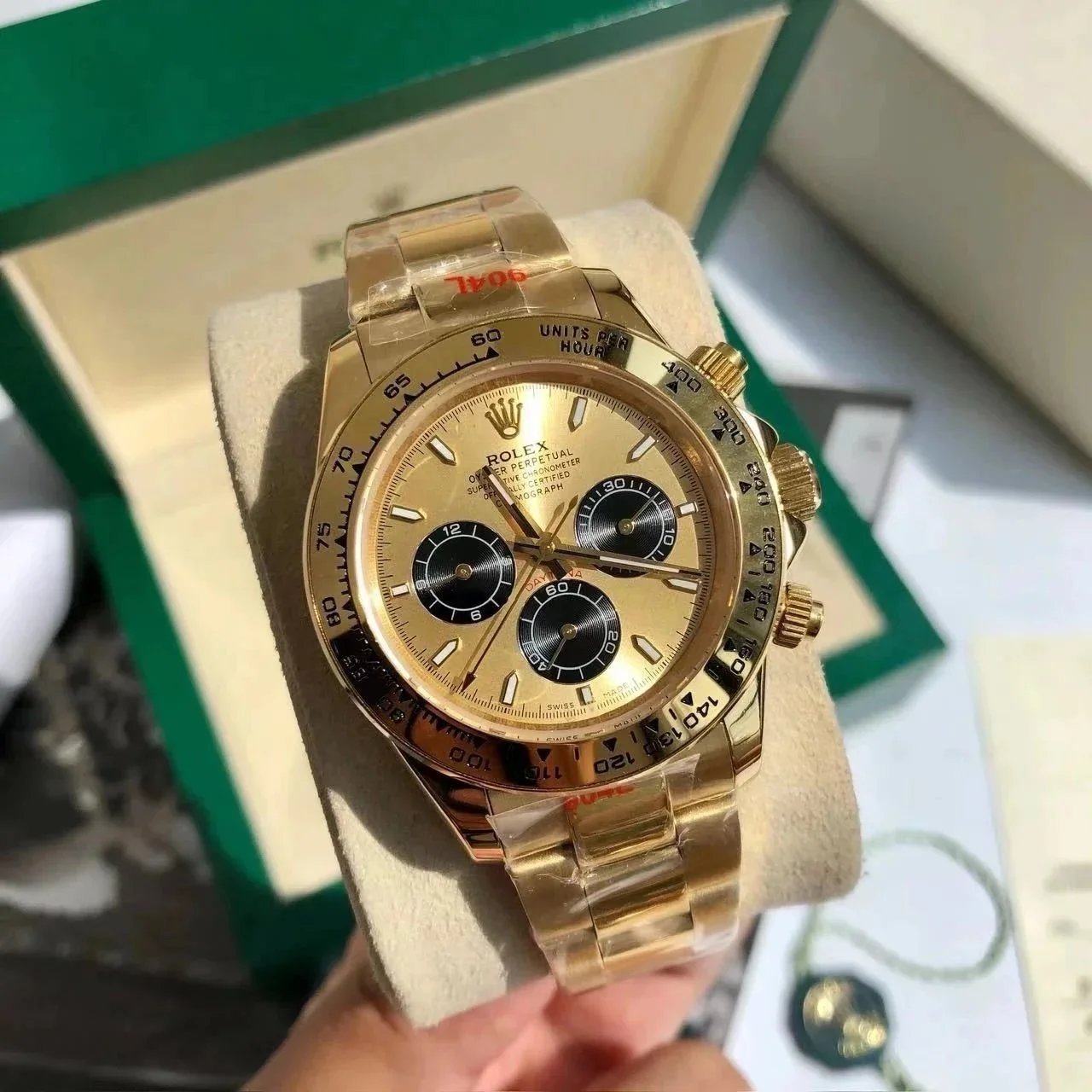Rolex Daytona 116508 Gold Chronograph Watch Watches