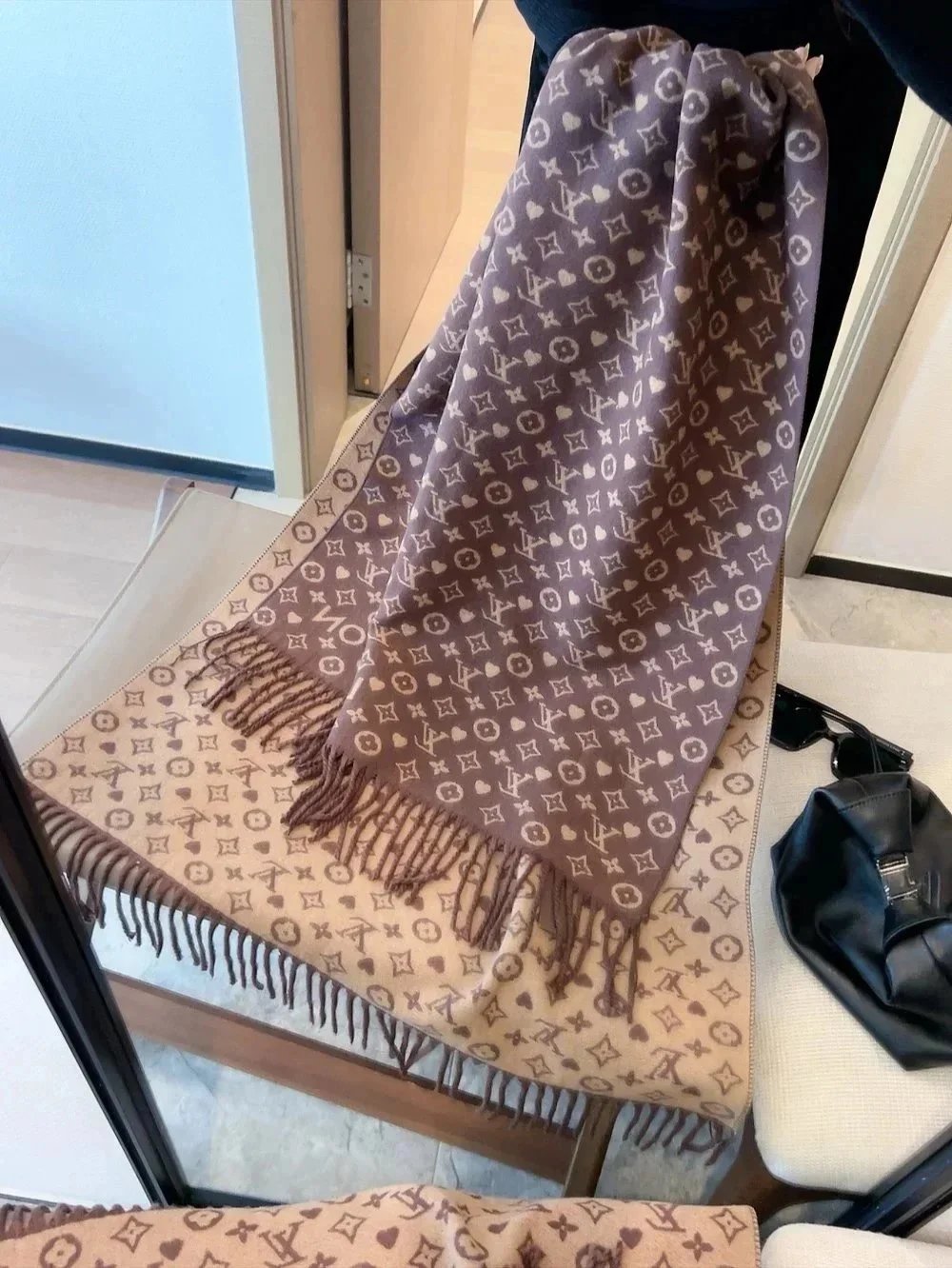 Fendi Scarf Luxury Wool Blend Fashionable Winter Accessories