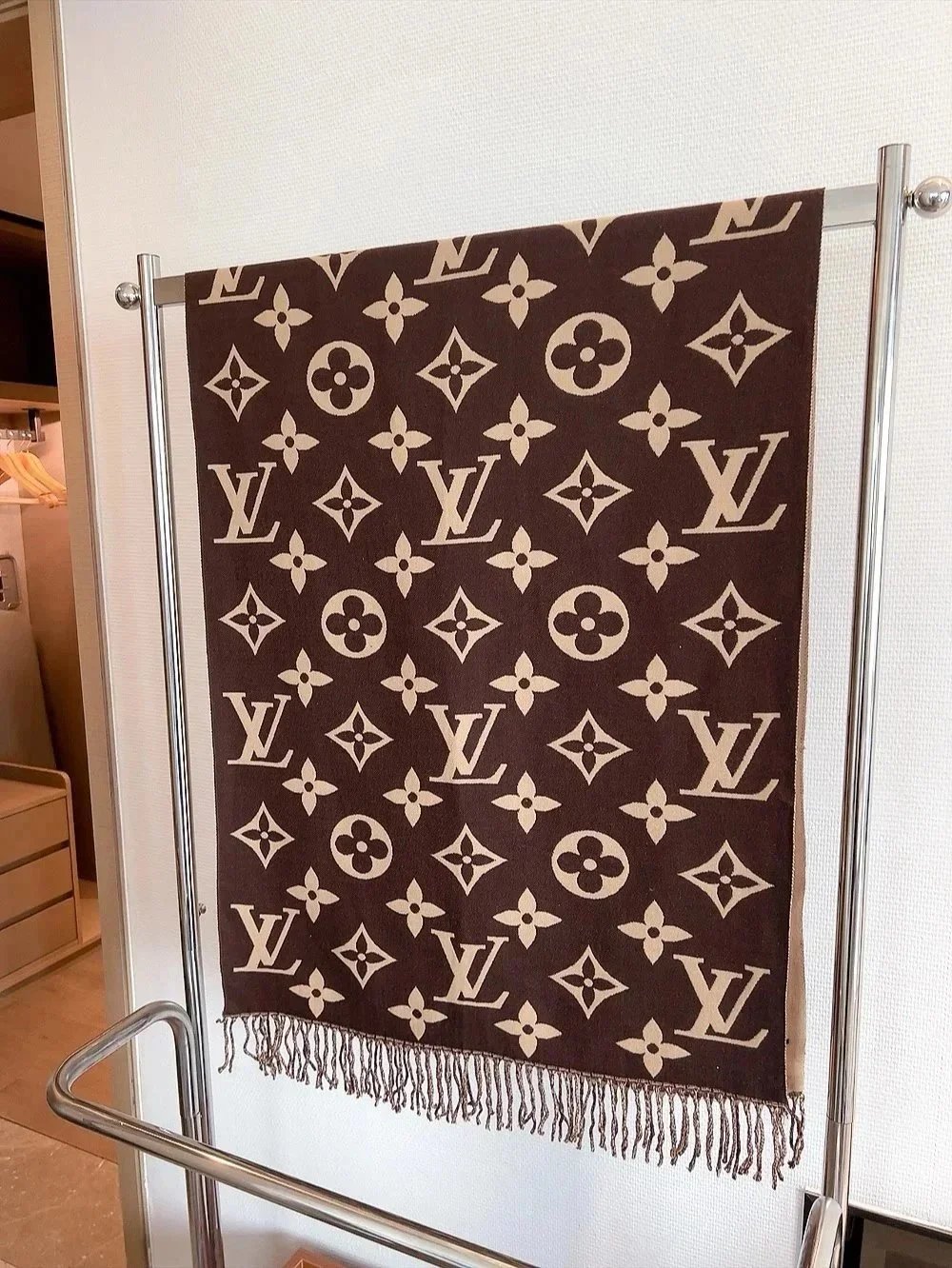Fendi Scarf Luxury Wool Blend Fashionable Winter Accessories