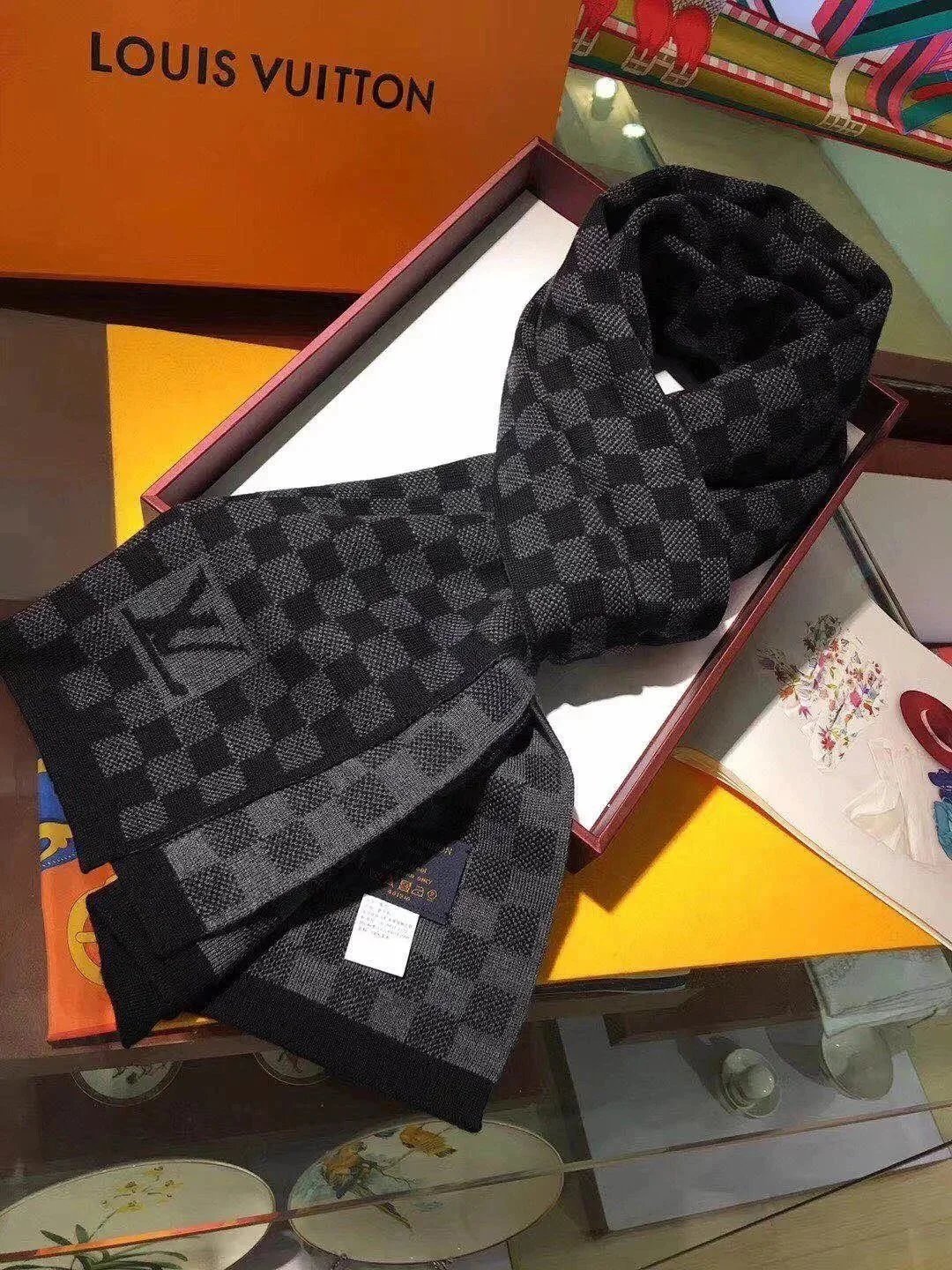 Fendi Scarf Luxury Wool Blend Fashionable Winter Accessories
