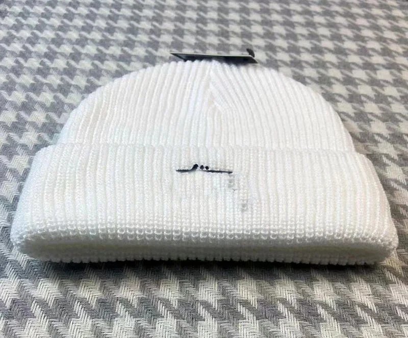 Maison Margiela Tabi Beanie White Hat - 11