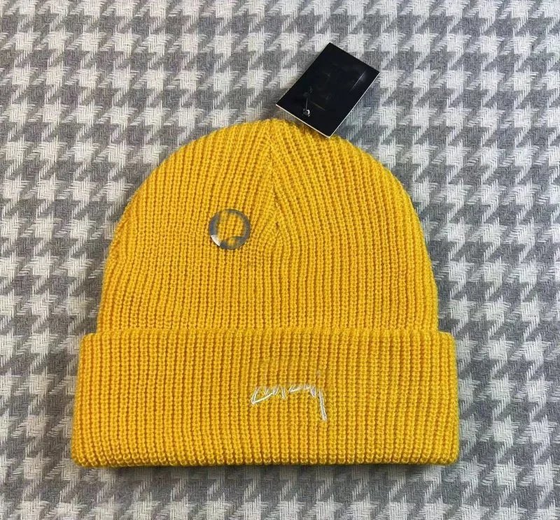 Maison Margiela Tabi Beanie White Hat - 7
