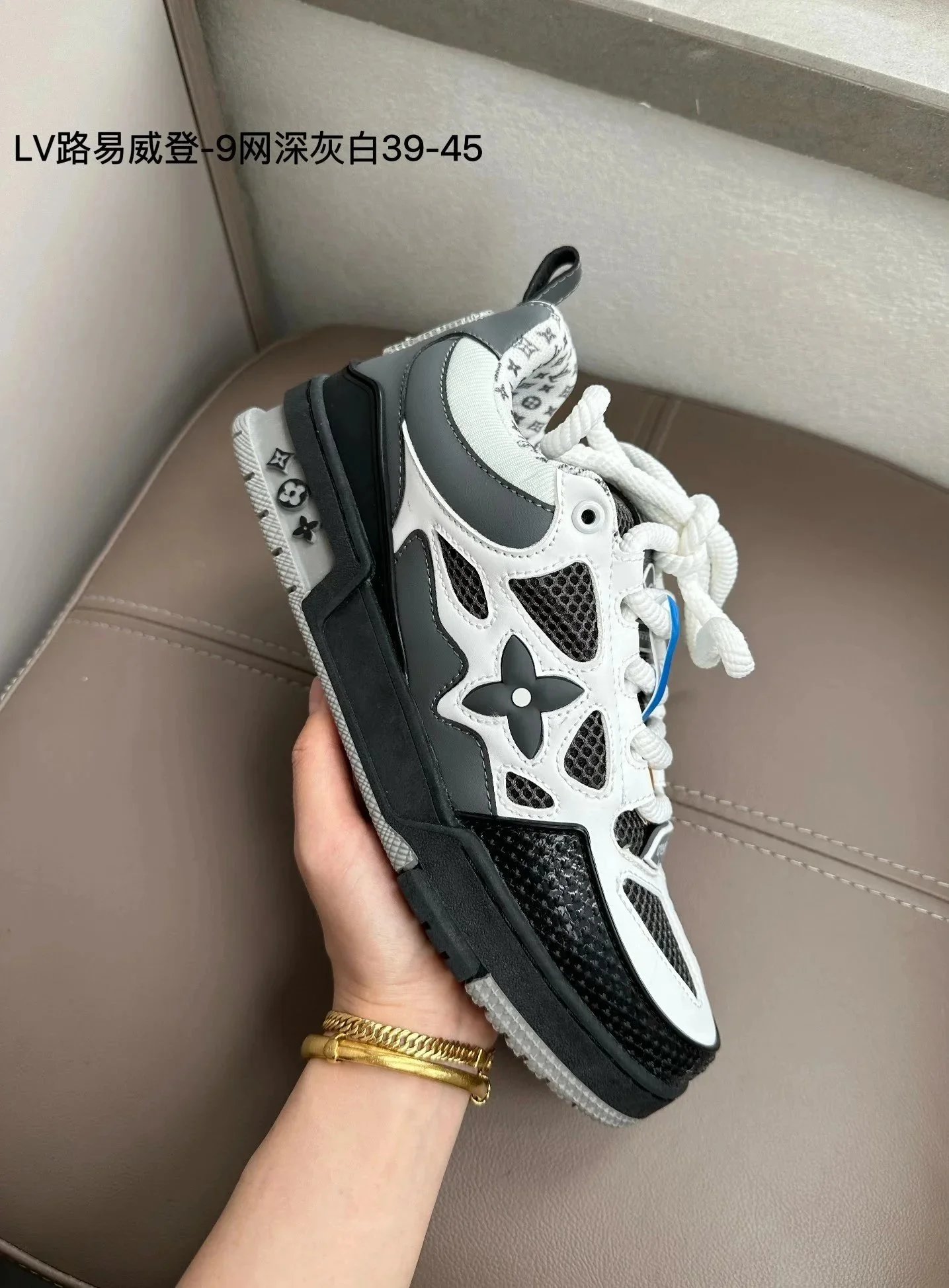 LV Louis Vuitton Trainer Shoes Sneakers