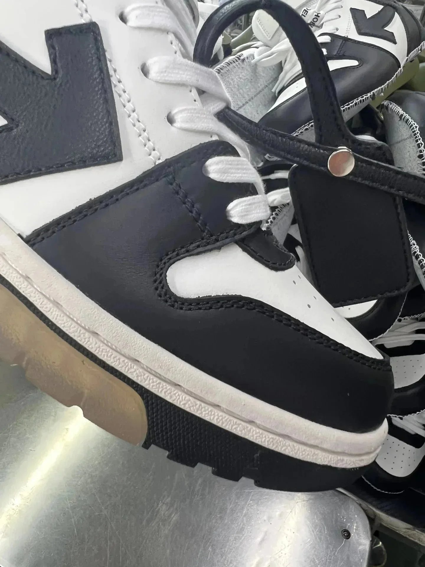 Off-White Diagonal Arrow Low White Sneakers - 7