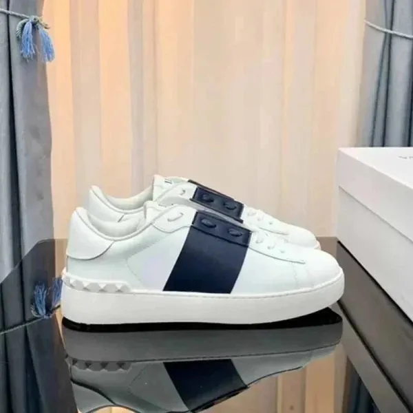 Valentino Garavani Rockstud Low-Top Sneakers White Navy - 1