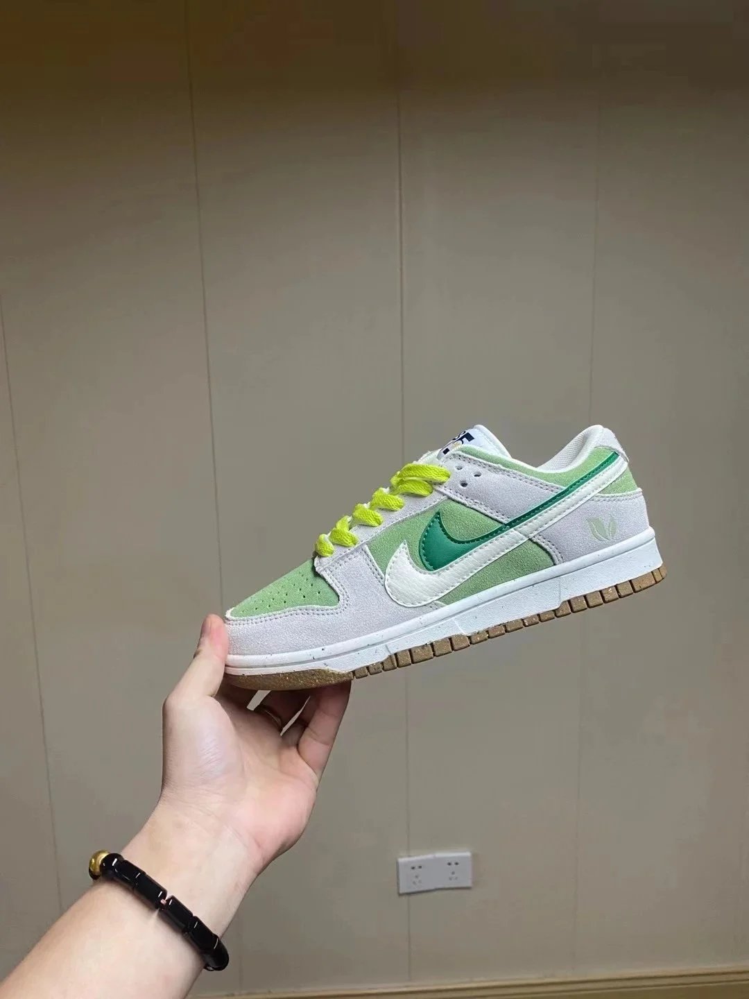 Nike Dunk Low Green Leaf Sneakers