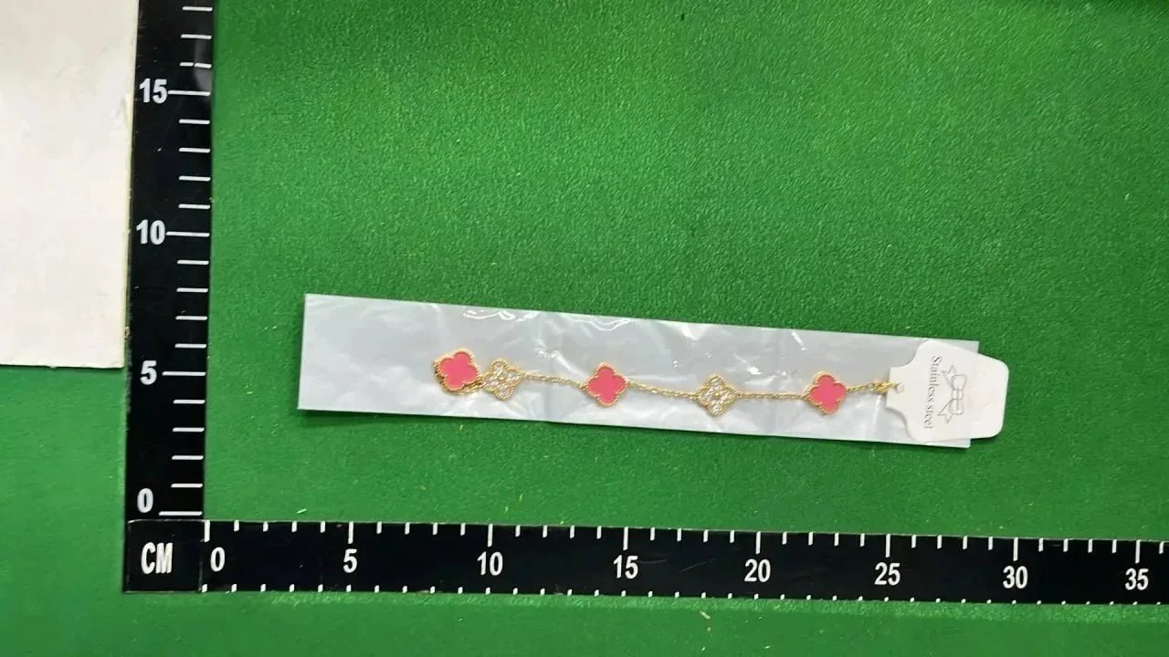 Van Cleef & Arpels Alhambra Five Motifs Bracelet Malachite and Diamonds Yellow Gold Bracelet - 5