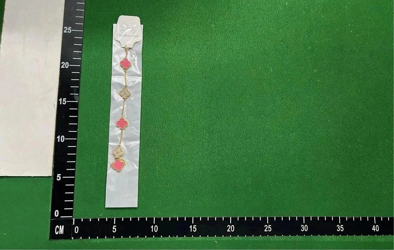 Van Cleef & Arpels Alhambra Five Motifs Bracelet Malachite and Diamonds Yellow Gold Bracelet - 4