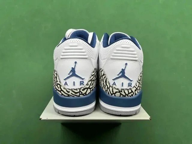 Air Jordan 4 Retro University Red Sneakers - 5