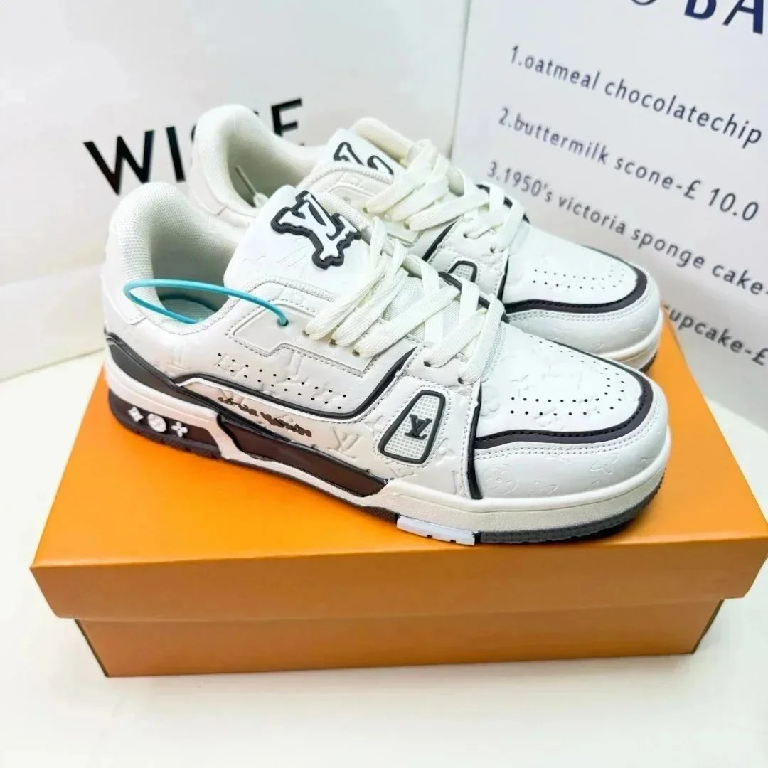 Louis Vuitton Trainer Low White and Green Sneakers - 10