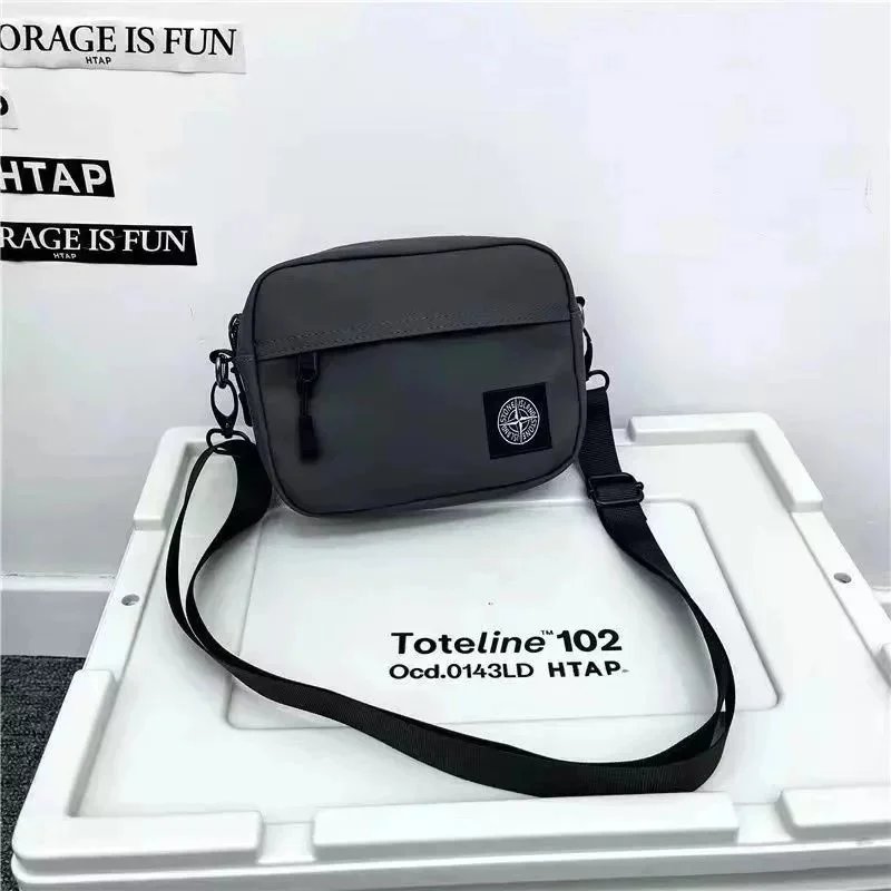 Design Minimalist Black Duffle Bag - 3