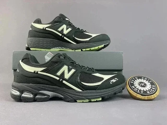 New Balance Sneakers 2002R product detail image 7