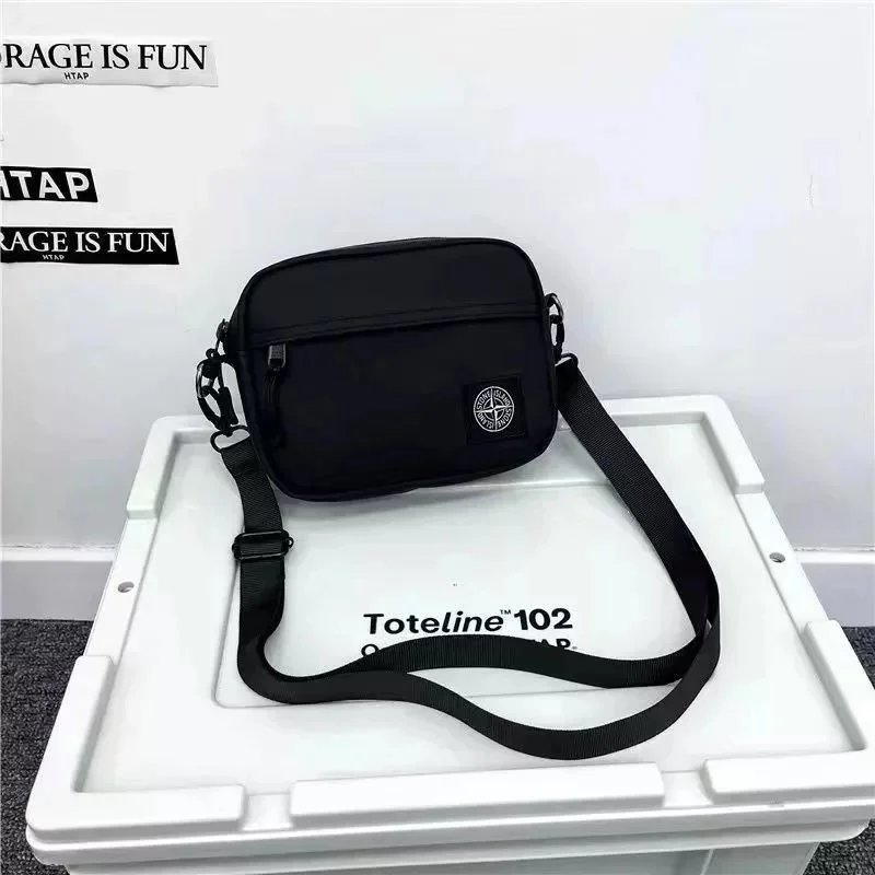 Design Minimalist Black Duffle Bag - 4