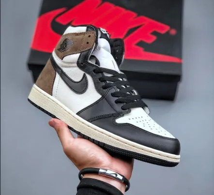 Air Jordan 1 Mid Pine Green Sneakers - 3