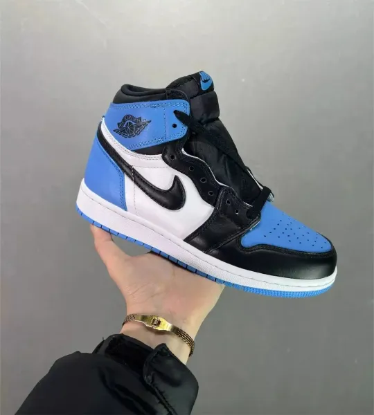 Air Jordan 1 Mid Pine Green Sneakers - 7