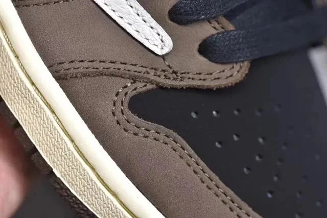 Travis Scott x Air Jordan 1 Low OG 'Reverse Mocha' Sneakers - 4