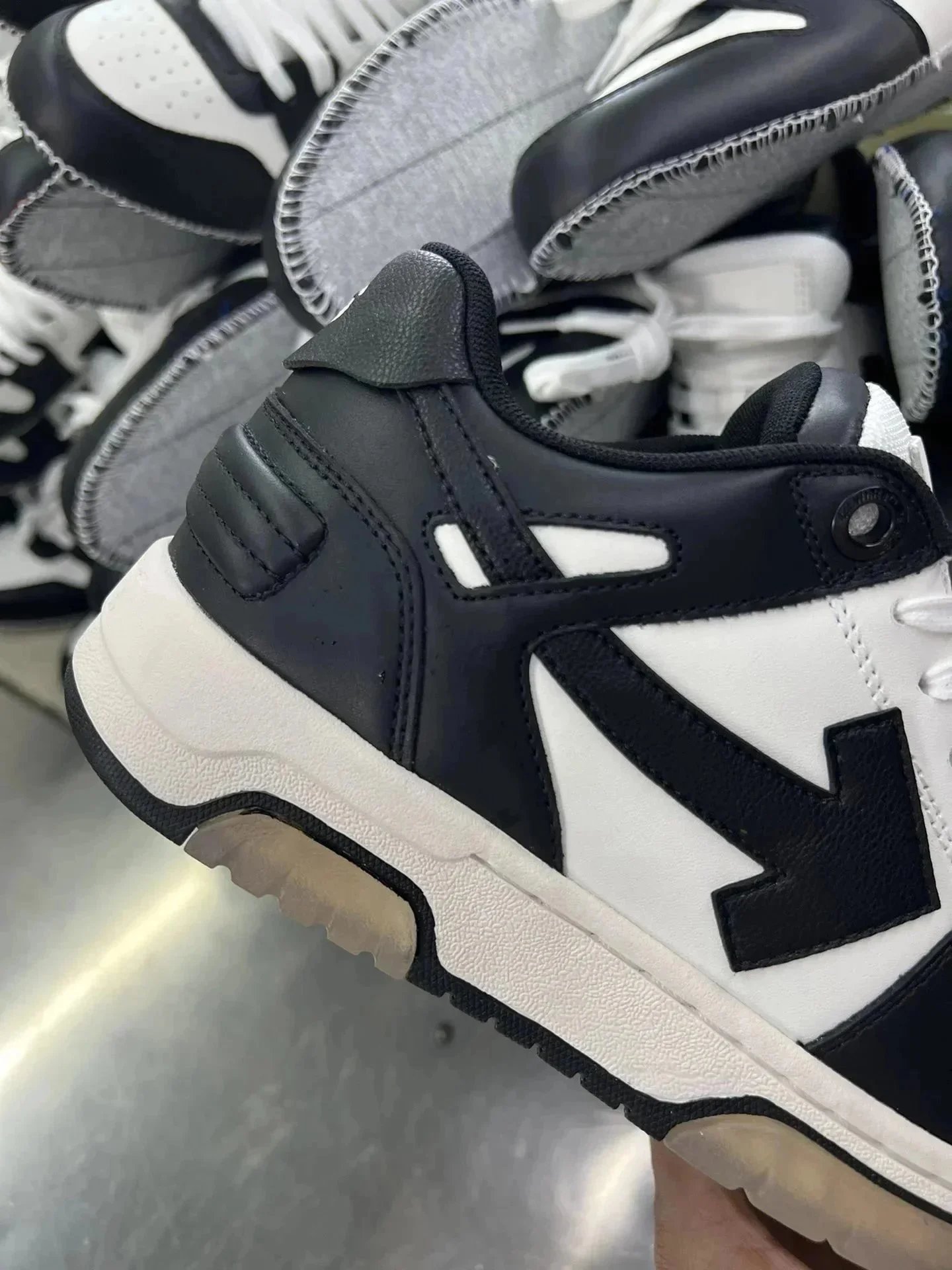 Off-White Diagonal Arrow Low White Sneakers - 8