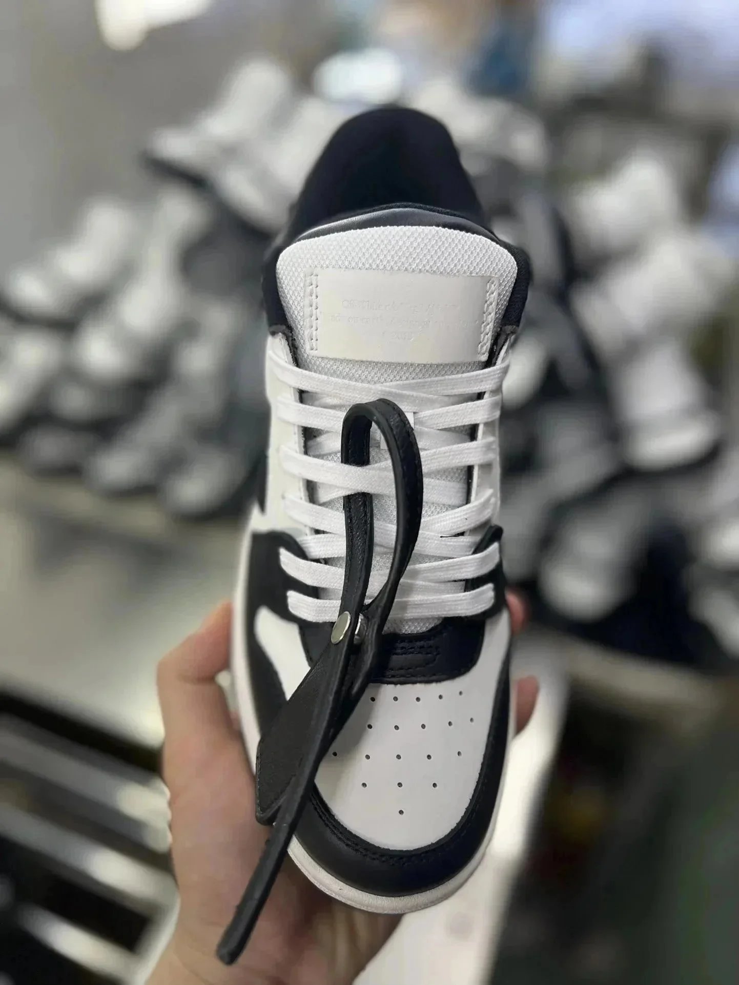 Off-White Diagonal Arrow Low White Sneakers - 4