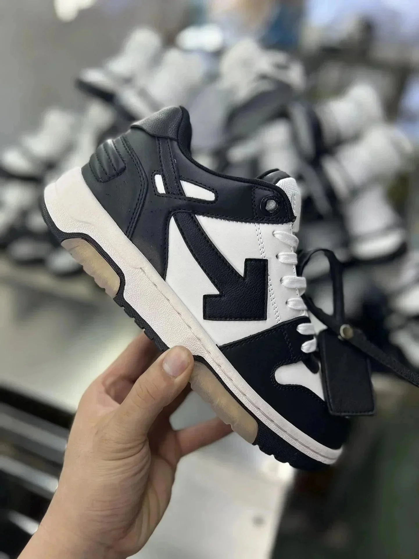 Off-White Diagonal Arrow Low White Sneakers - 2
