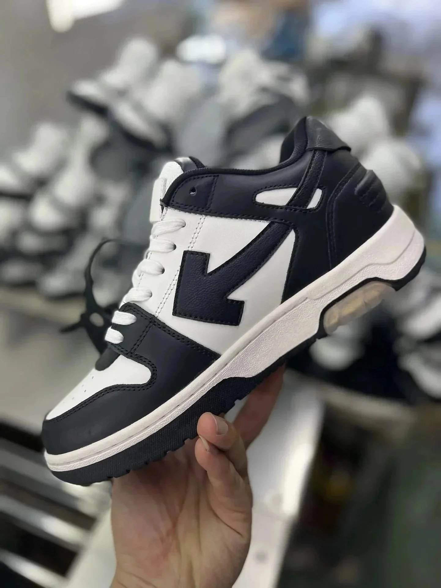 Off-White Diagonal Arrow Low White Sneakers - 3