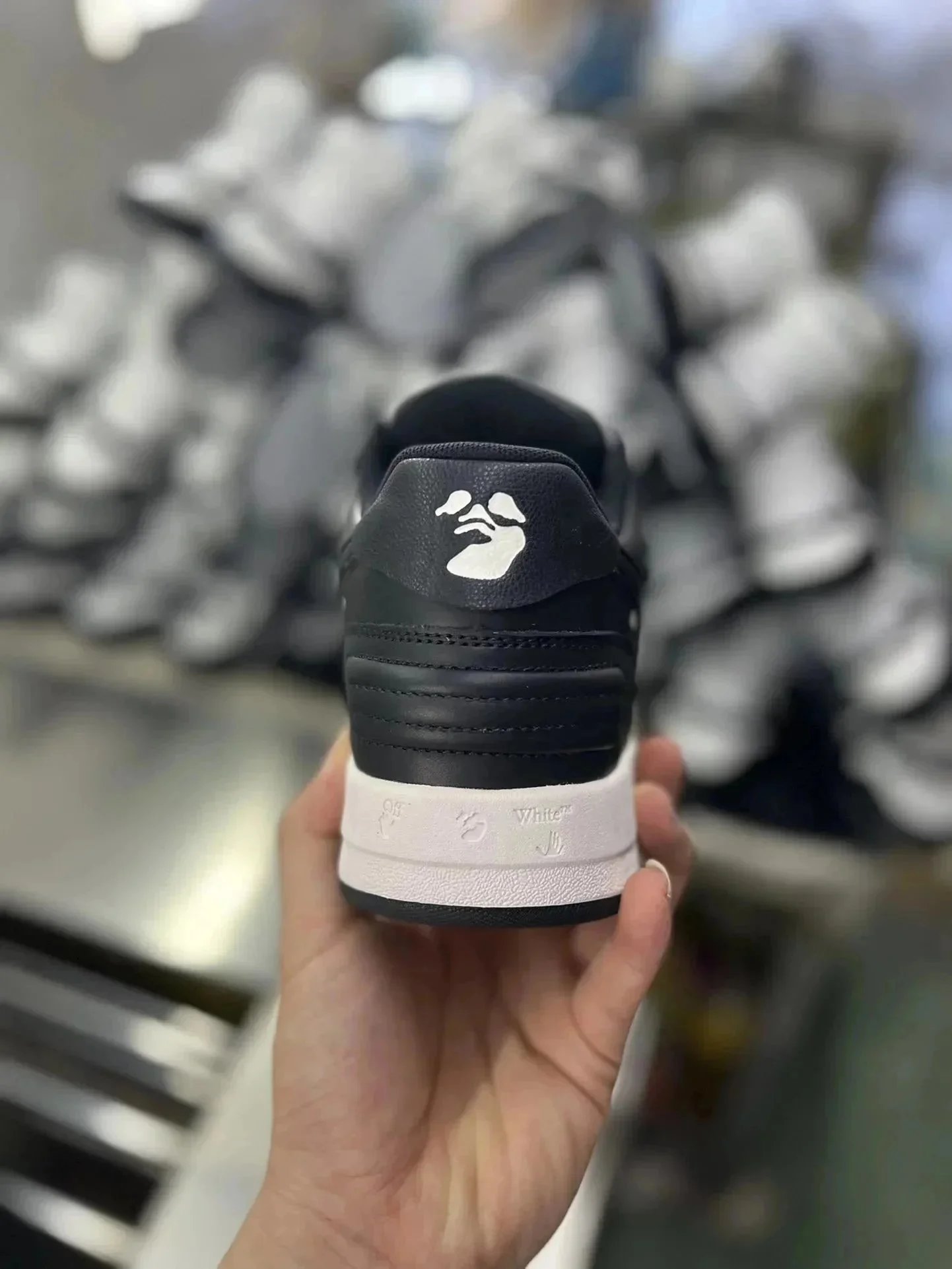Off-White Diagonal Arrow Low White Sneakers - 5
