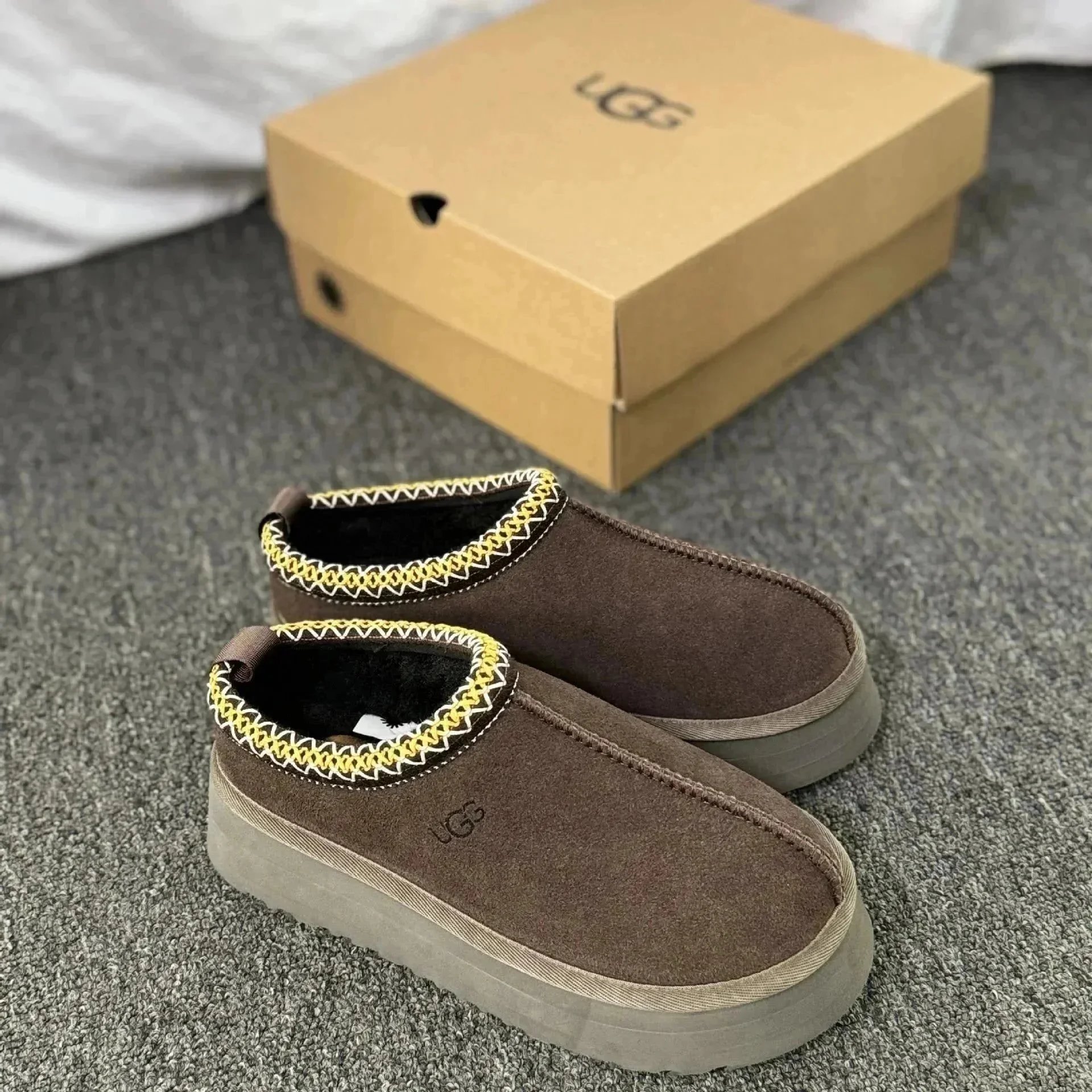 UGG Tasman Sparkle Beige Slip-On Slippers - 8