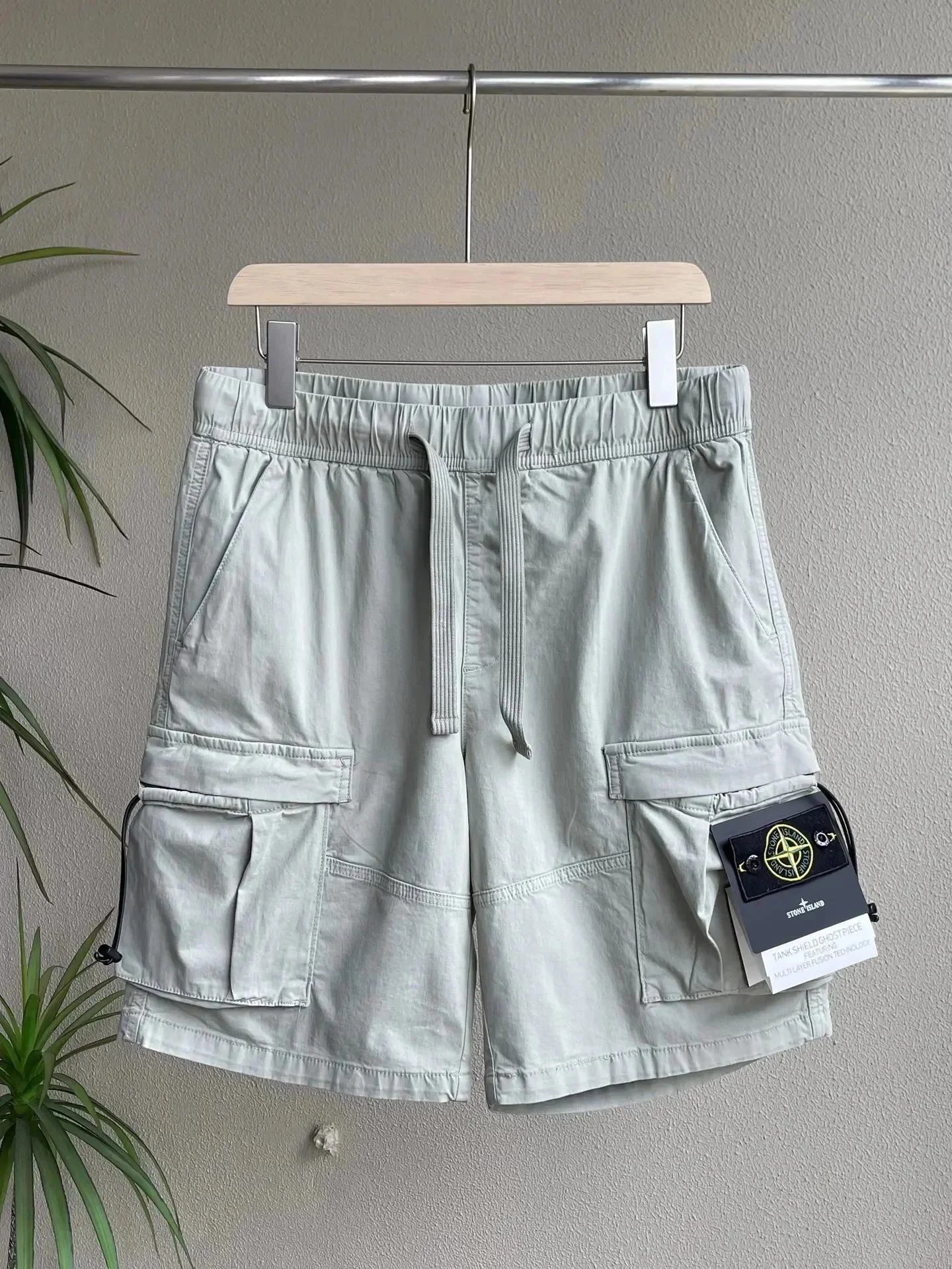 Stone Island Logo Patch Shorts Beige - 8