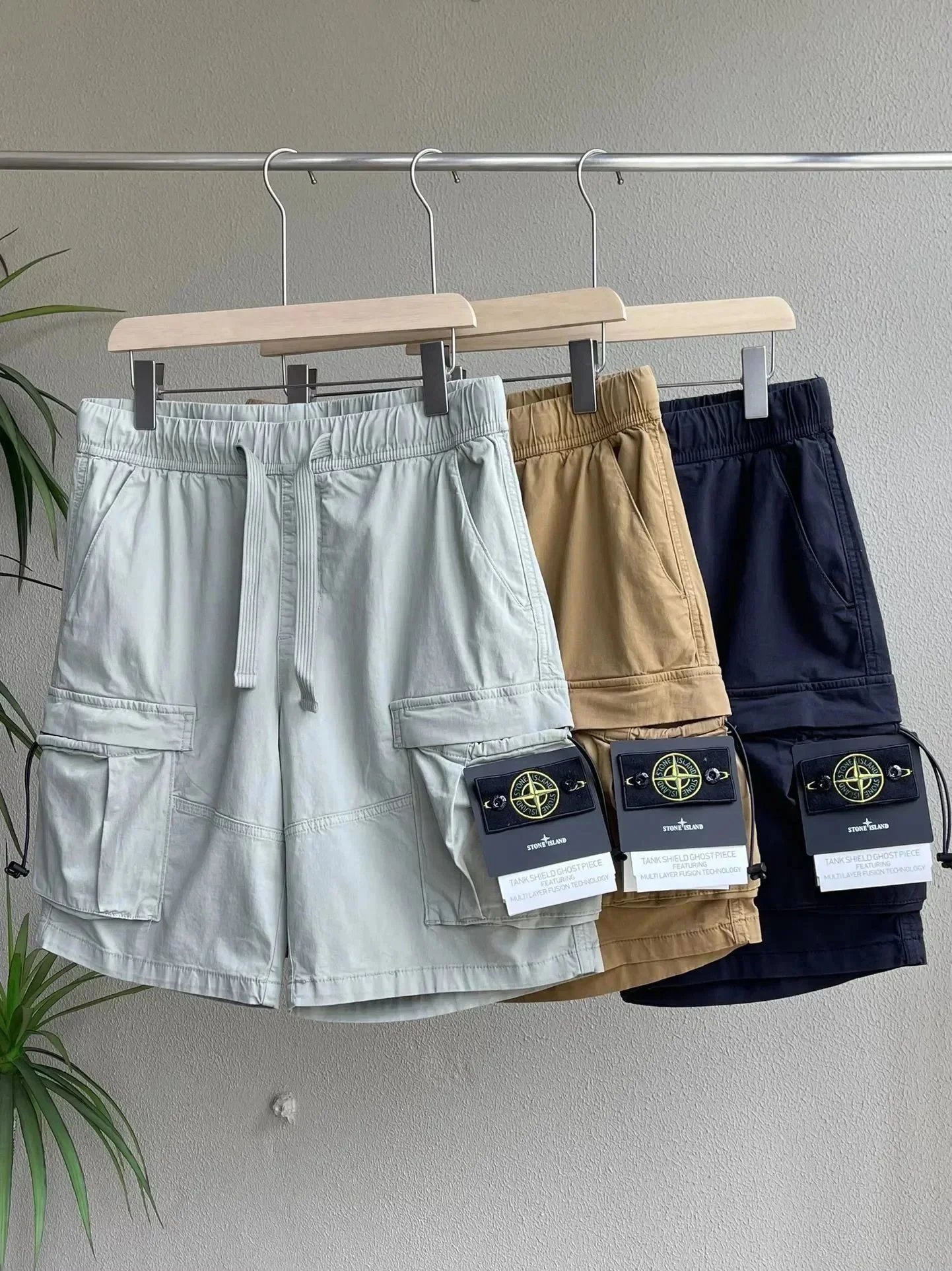 Stone Island Logo Patch Shorts Beige - 4