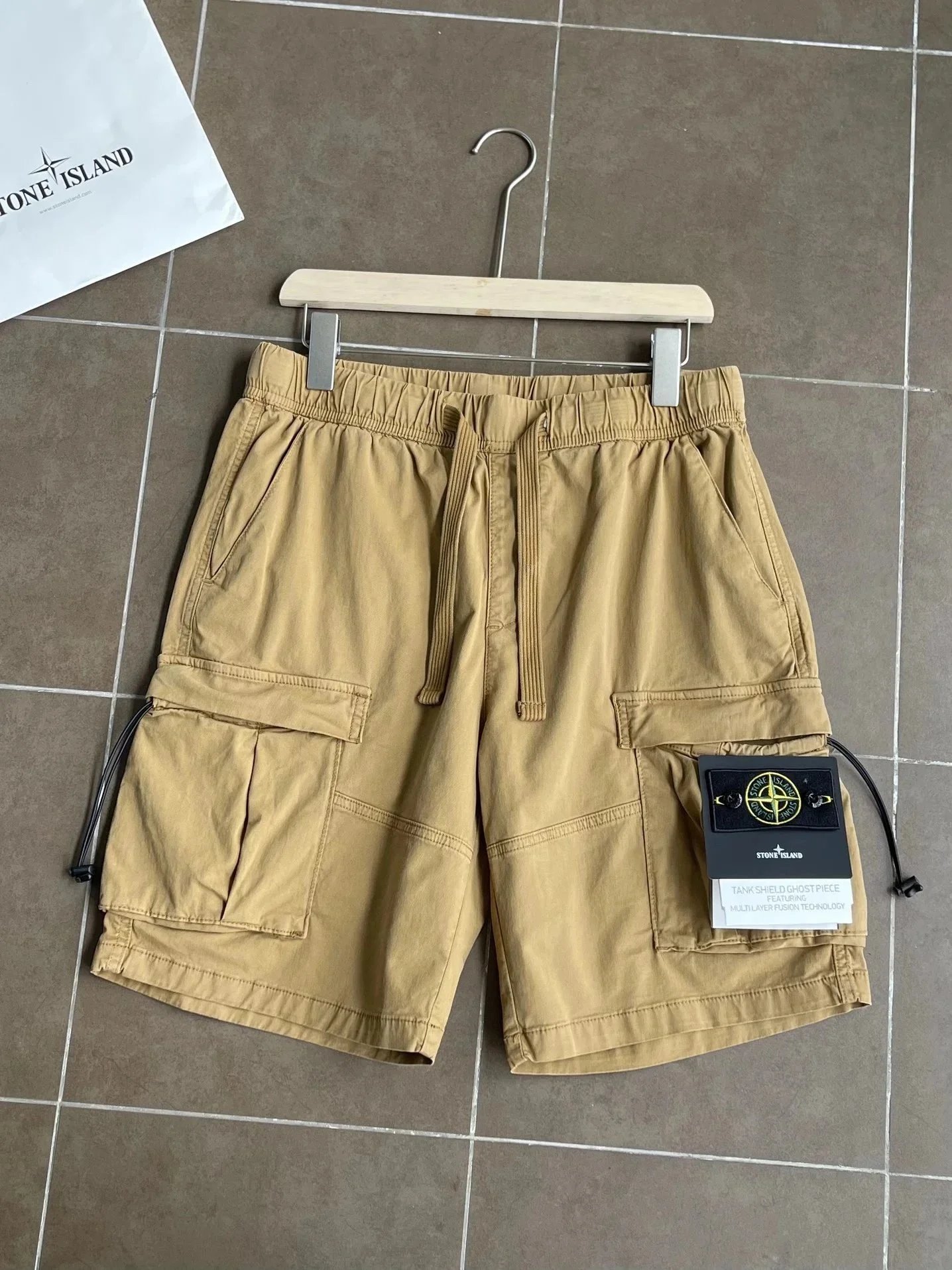 Stone Island Logo Patch Shorts Beige - 11