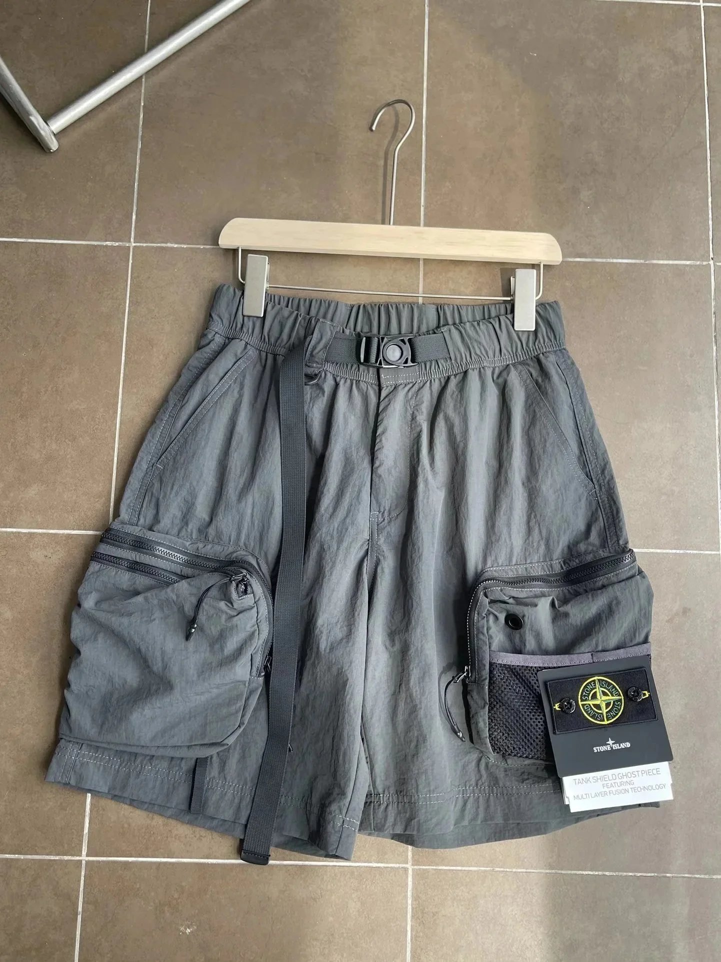 Stone Island Logo Patch Shorts Beige - 7