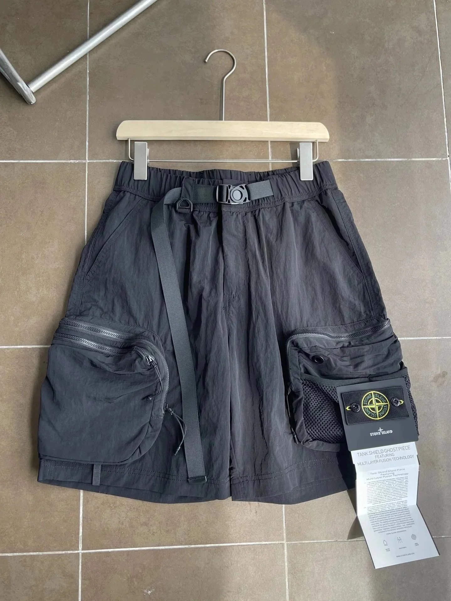 Stone Island Logo Patch Shorts Beige - 9