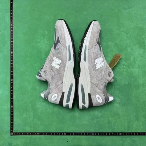 New Balance 991 Gray Suede Sneakers - 1