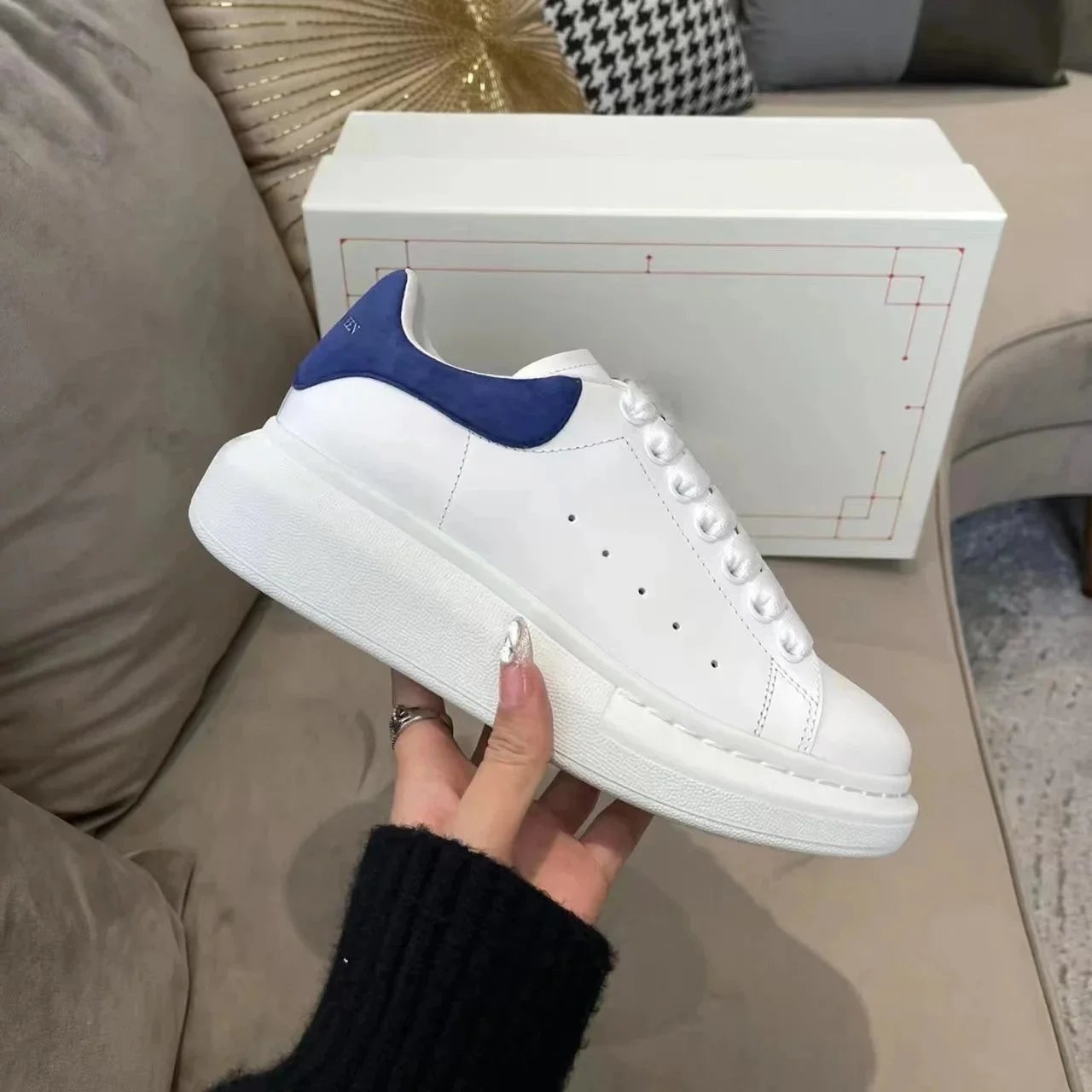 Alexander McQueen Oversized Sneakers White with Rainbow Laces Sneakers - 8