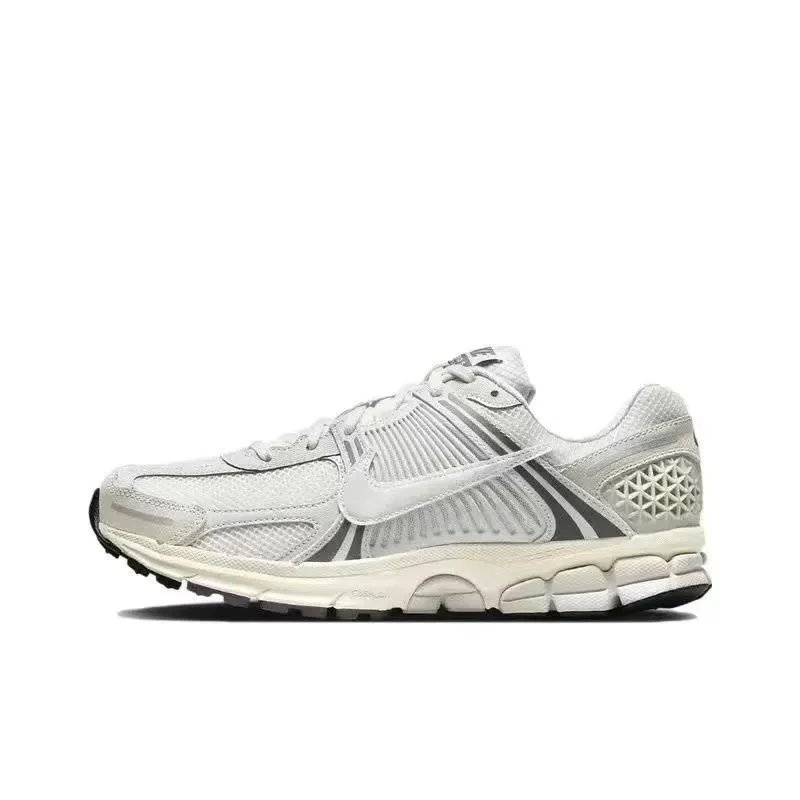 Nike Shox R4 White/Black Running Shoes - 3