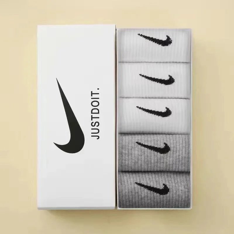 Nike Performance Cotton Cushioned Crew Socks Black and White - 5